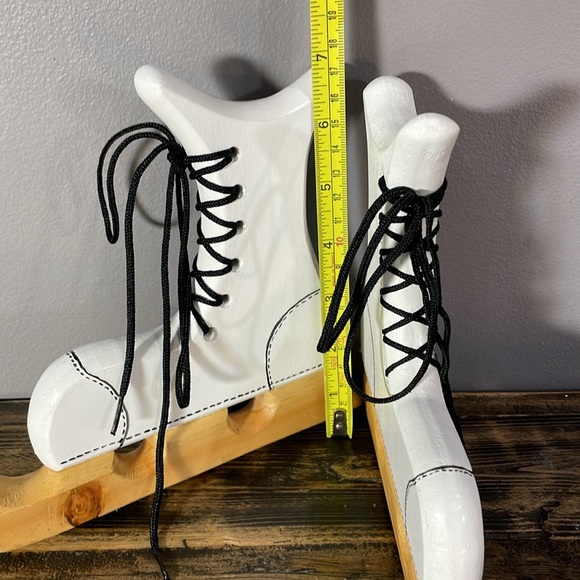 Adorable wooden skates - appears hand painted - Picture 4 of 9